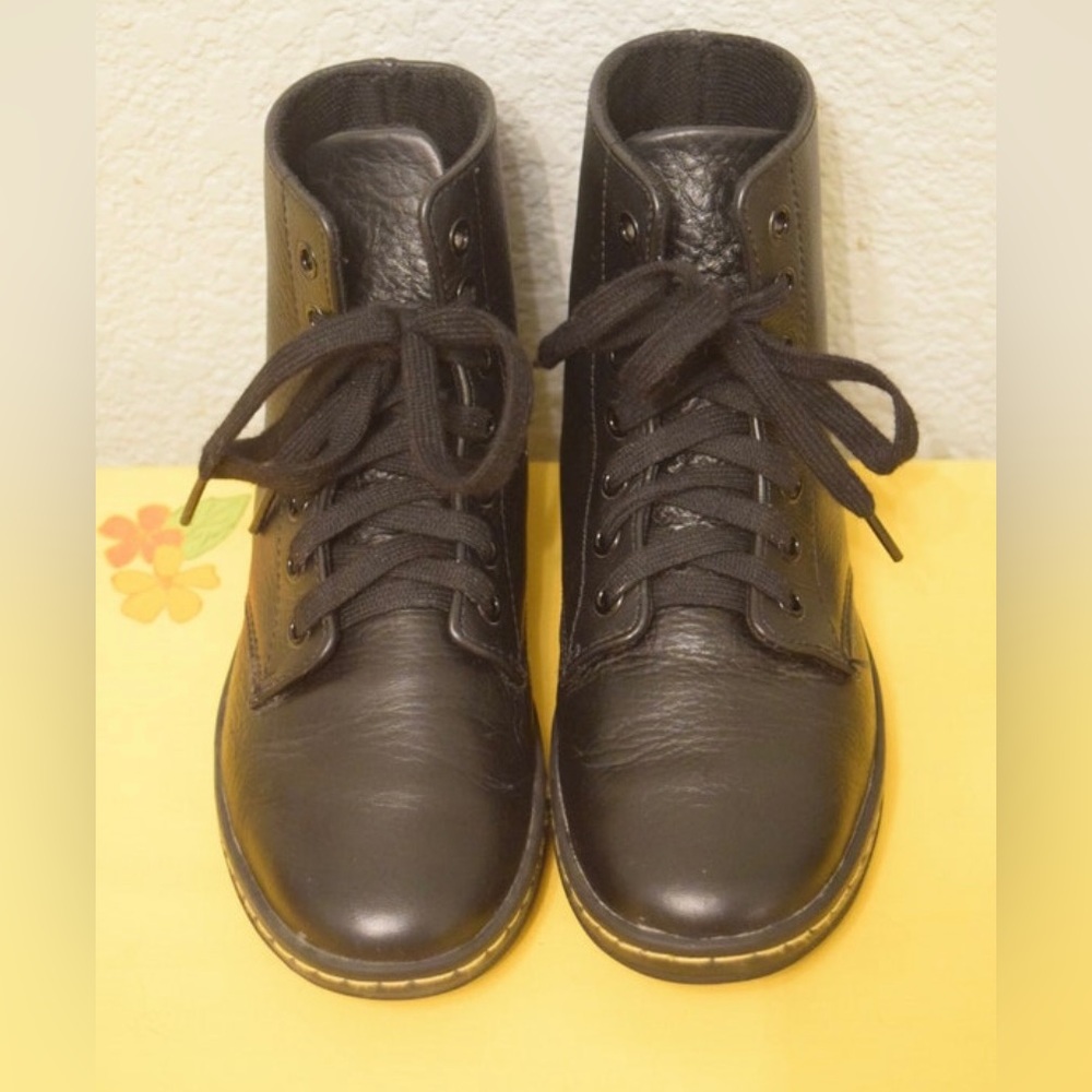 Dr Marten/ Doc Martens/Doctor Martens Leyton Airwalks